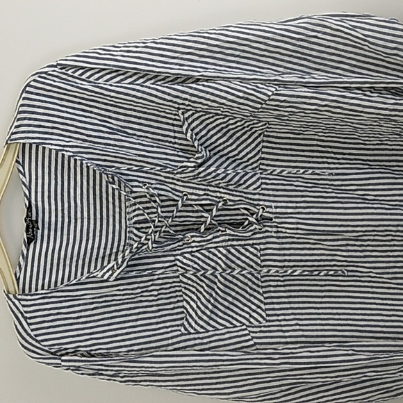 Blue Leaf Blue White Stripe Pullover Top Size‎ 1X Lace Up V- Neck Breast Pockets - Picture 1 of 9